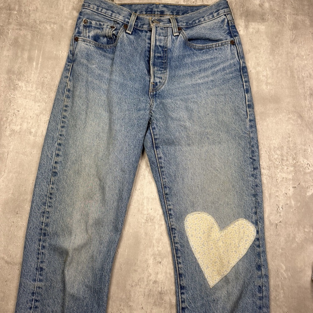 Levis 501 Jeans Women 26x32 150th Anniversary Heart Patch Button Fly Light Wash